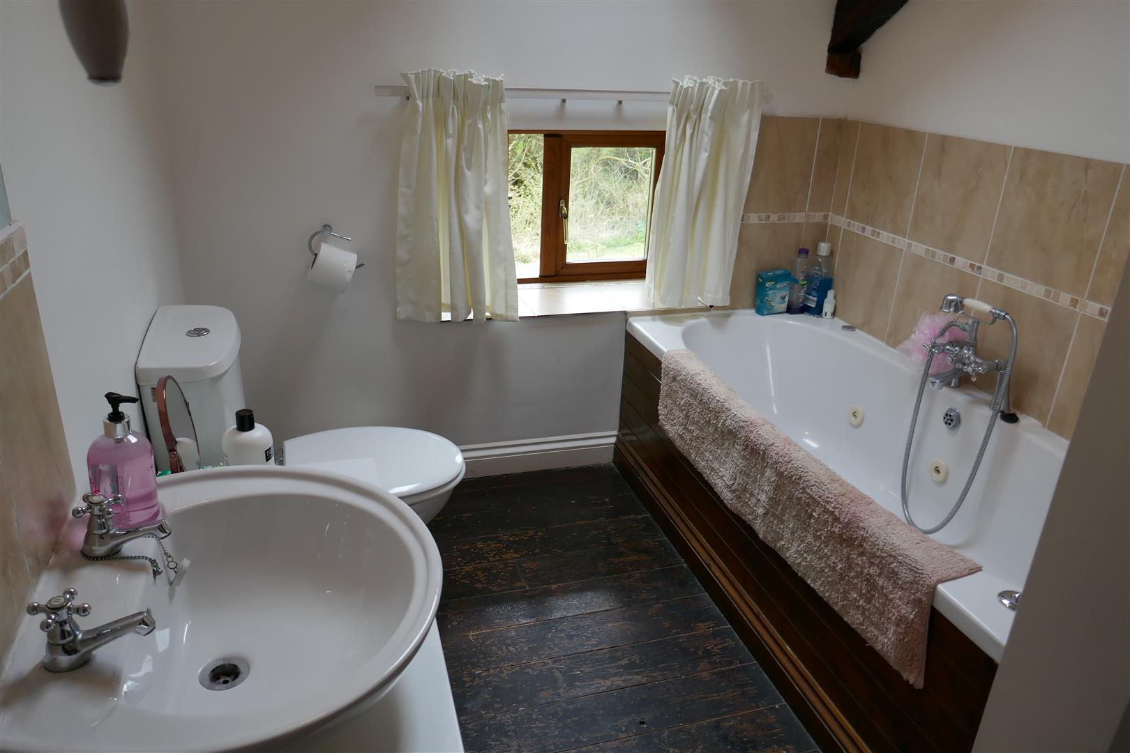 FAMILY BATHROOM